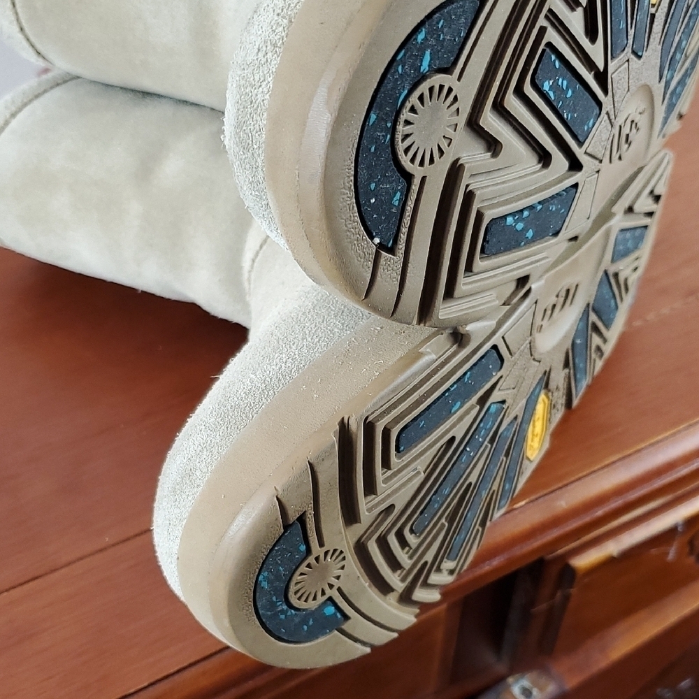 UGG Cream Suede Boots - 5 - Picture 9 of 13